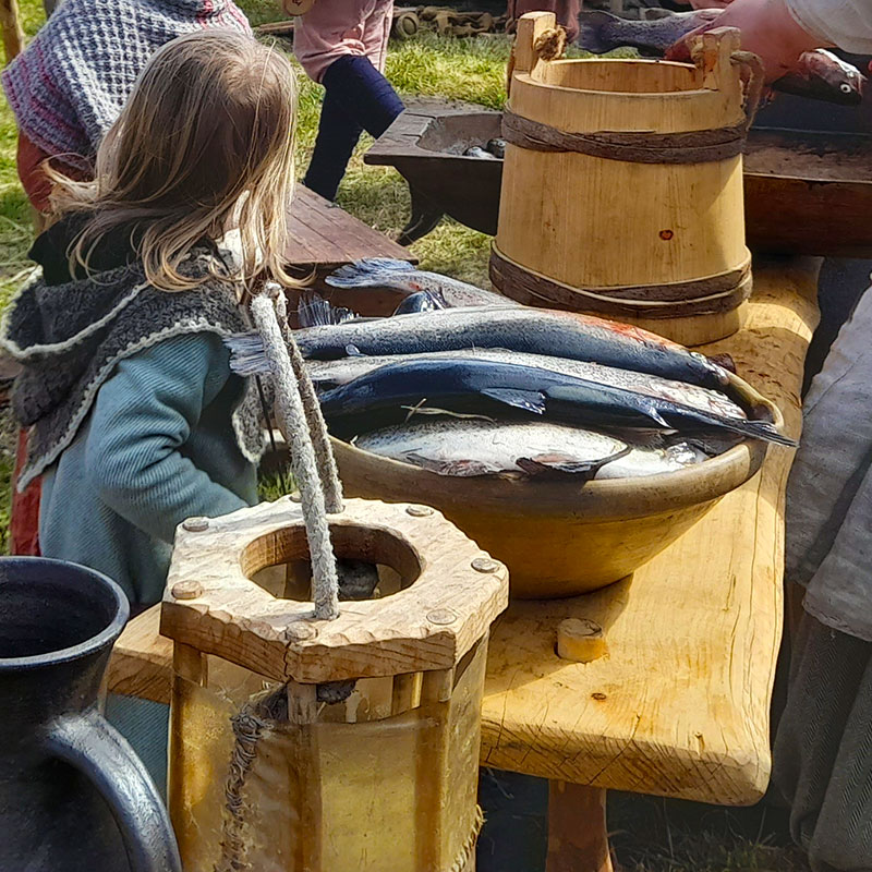 Vorbereitung zum Fischmahl